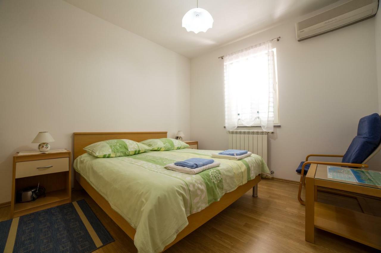 Apartment Apartment *